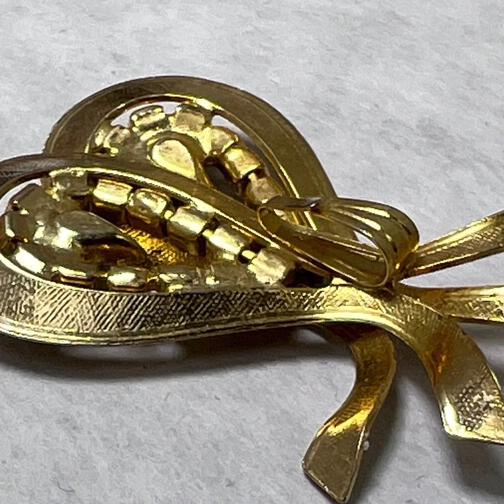 Vintage Gold Tone Heart Rhinestone Brooch Pin Dangle Rhinestones Statement
